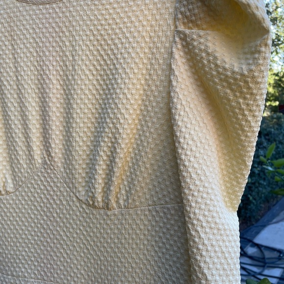Vintage-Inspired Yellow Textured Midi Dress - Picture 2 of 4